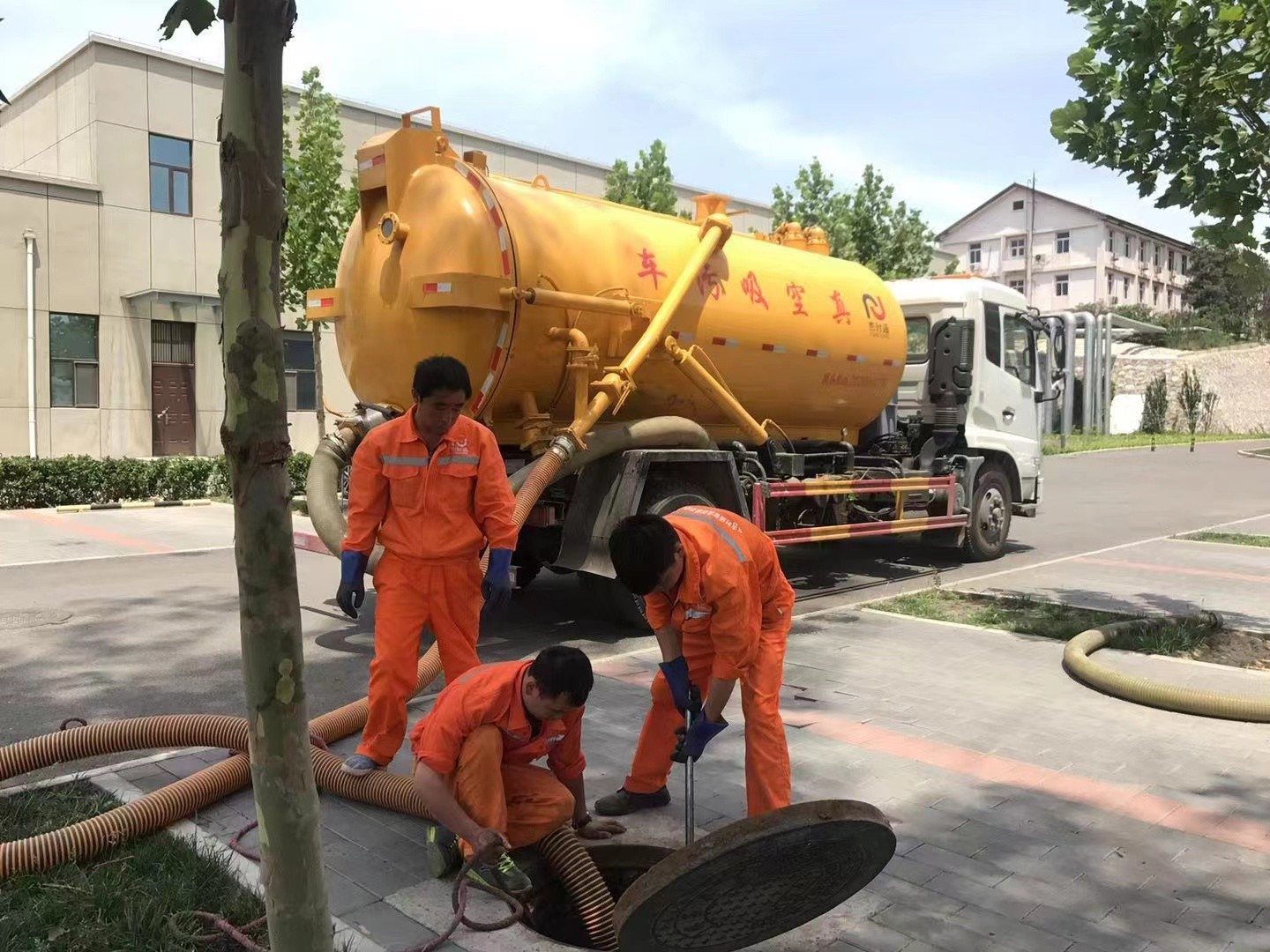 兴庆化粪池清理与5-8吨吸粪车施工效率分析